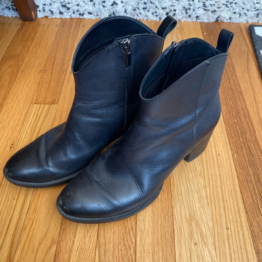 Clarks Super Soft Women’s Leather Ankle Western Boot